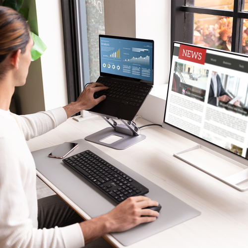 j5create JTS327-N Multi-Angle 4K Docking Stand