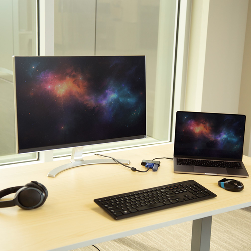 StarTech.com USB-C naar VGA multifunctionele adapter met Power Delivery en USB-A poort