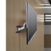 StarTech.com Wandmonteerbare VESA TV arm, Verstelbare Full Motion TV Muurbeugel voor 23"-55" Schermen, Compacte Monitor Arm, 30kg Draagvermogen, Uitschuifbare/Kantelbare/Zwenkbare VESA Wandbeugel