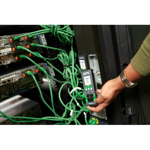 APC APDU10250SM - Switched & Metered-by-Outlet, 0U,16A, 400V, (24x)C13/15 + (24x)C13/15/19/21, IEC60309 16A 3Fase stekker