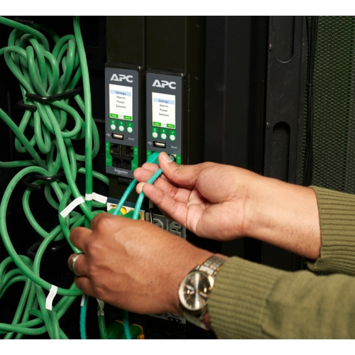 APC APDU10250SM - Switched & Metered-by-Outlet, 0U,16A, 400V, (24x)C13/15 + (24x)C13/15/19/21, IEC60309 16A 3Fase stekker