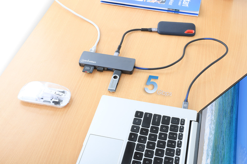 Manhattan USB-C dock/hub met kaartlezer, poorten (7): Ethernet, HDMI, USB-A (3×) en USB-C (2×), met Power Delivery (PD) 100 W - vereist een externe USB-C-lader (niet inbegrepen). USB-gevoed (geen externe voeding vereist) wanneer PD niet wordt gebruikt