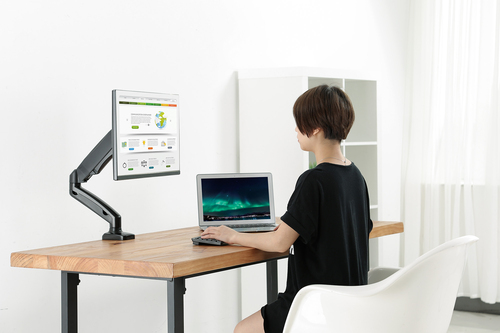 Manhattan Bureaubeugel voor TV’s en monitoren (Volledig Verstelbaar met veer), voor schermen 13"–27", met tafelklem of bladdoorvoer, VESA-compatibiliteit: 75x75 en 100x100 mm (controleer de afmetingen van de vier montagegaten aan de achterzijde), max. 9 kg, zwart