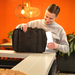 R-Go Tools Laptoptas R-Go Viva, full-grain leer, ergonomisch met geïntegreerde laptopstandaard, sociaal product, voor 15,6 inch, zwart
