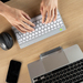 R-Go Tools Ergonomisch toetsenbord R-Go Compact Break, compact toetsenbord met pauzesoftware, QWERTY (US), Bluetooth, wit