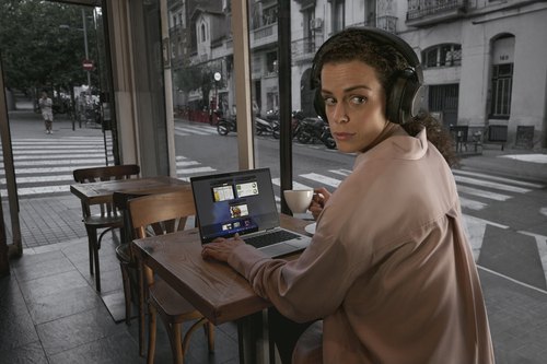 HP EliteBook 8 Flip G1i AI Wolf Pro Security Edition Intel Core Ultra 5 225U Hybride (2-in-1) 33,8 cm (13.3") Touchscreen WUXGA 16 GB LPDDR5x-SDRAM 512 GB SSD Wi-Fi 6E (802.11ax) Windows 11 Pro AI PC Zilver AZERTY