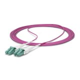 StarTech.com 5m LC naar LC (UPC) OM4 Multimode Glasvezel Netwerkkabel, Erika Violet, 50/125µm, 40G/100G, LOMMF/VCSEL, Uniboot Connector Kabel, OFNR OFNR Riser Rated