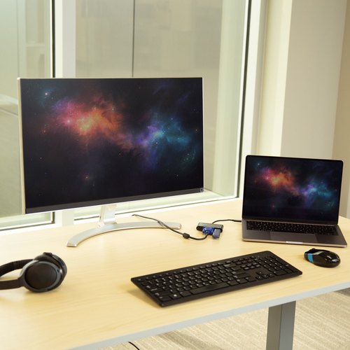 StarTech.com USB-C naar VGA multifunctionele adapter met Power Delivery en USB-A poort