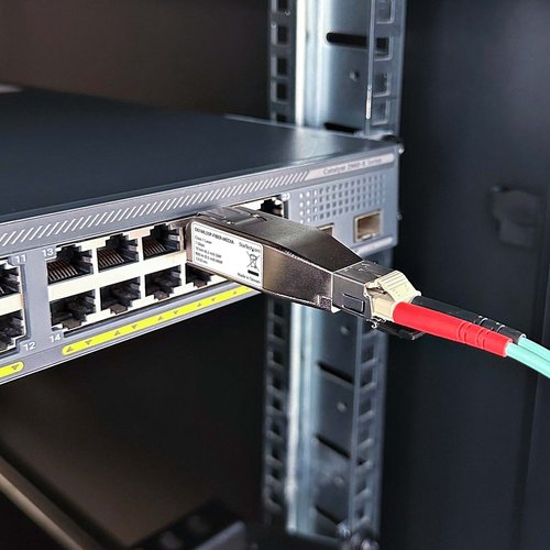 StarTech.com Gigabit Glasvezel naar RJ45 Ethernet Media Converter Dongle, Optical Singlemode 10km/Multimode 800m, PoE Voeding, Compact Ontwerp, Stalen Behuizing, Micro Mini, TAA