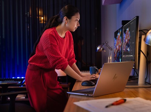 HP ZBook Ultra G1a Wolf Pro Security Edition - Data Science Copilot+ PC AMD Ryzen AI Max PRO 390 Mobiel werkstation 35,6 cm (14") Touchscreen 2.8K 32 GB LPDDR5x-SDRAM 1 TB SSD Wi-Fi 7 (802.11be) Windows 11 Pro AI Workstation, AI PC Zilver AZERTY