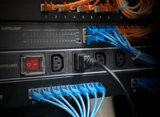 Manhattan Y-splittervoedingskabel C14 male naar 2x C13-connector, monitor naar pc, 1,8 m, 10 A, zwart, voedt twee apparaten via één PDU, netkabel, levenslange garantie