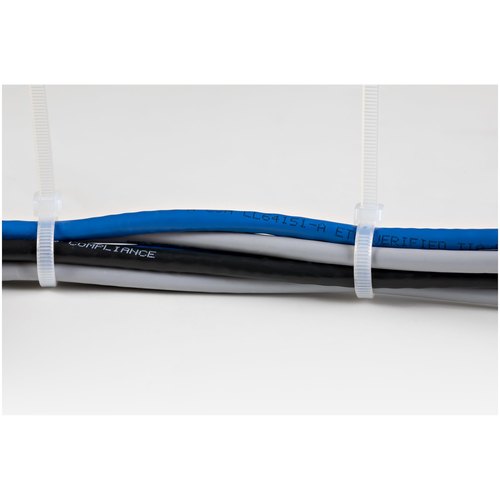 StarTech.com 25 cm Witte Kabelbinders 4 mm Breed, 68 mm Bundeldiameter, 22 kg Treksterkte Zelfsluitende Snelbinders uit Nylon met Gebogen Punt, 94V-2/UL Listed, 1000 stuks