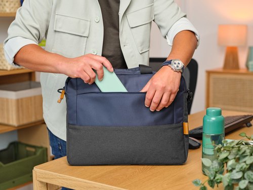 Trust Lisboa Laptop schoudertas 16 inch - Laptop schoudertas – Voor laptops tot 16 inch – Gerecycled polyester – Blauw