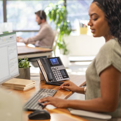 HP Poly Edge E450 IP-telefoon met PoE-ondersteuning