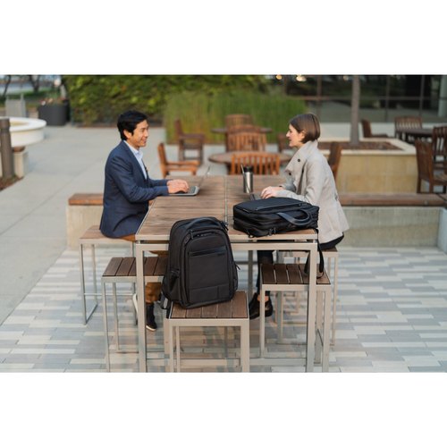 Kensington Contour 2.0 EQ Business Laptop Briefcase — 15.6"